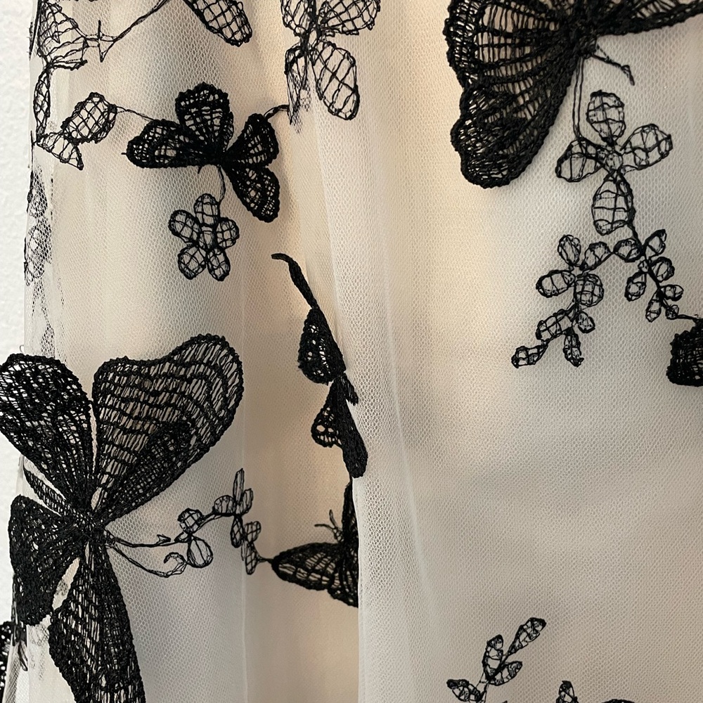 Chic Black Floral Embroidered Cream Skirt - Picture 4 of 8